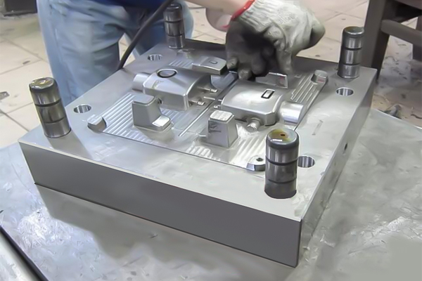 lavori di preparazione prima della prova stampo Szmolding.com 